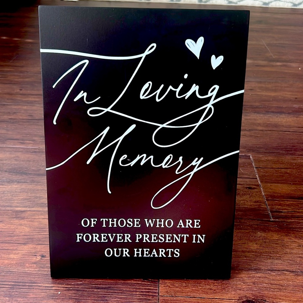 “In Loving Memory” wedding sign